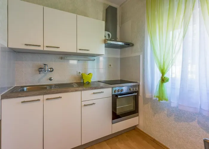With Parking Space - 5478 Διαμέρισμα Crikvenica