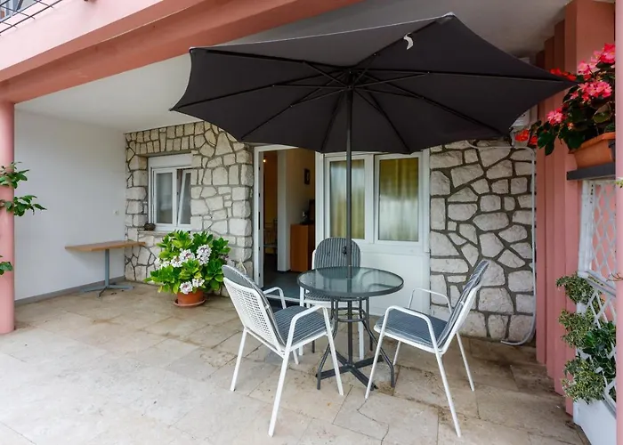 With Parking Space - 5478 Crikvenica